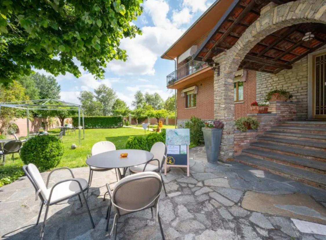 Gasthaus Ca 'D Gnese Castagnole delle Lanze Exterior foto